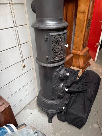 Antieke Gietijzeren Kachel ca. 1900 beschikbaar voor biedingen
