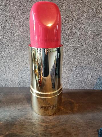 Piper-Heidsieck Champagne Lipstick Case beschikbaar voor biedingen