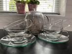 Dubbelwandige glazen theepot met kopjes en schotels., Glas, Overige stijlen, Kop(pen) en/of Schotel(s), Ophalen of Verzenden