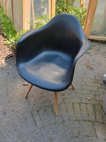 6 leuke tuinstoelen, kuip.  beschikbaar voor biedingen