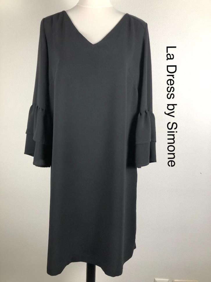 La Dress (by Simone) Jurk  (mt: 38) 17,3/7582, Kleding | Dames, Jurken, Zo goed als nieuw, Maat 38/40 (M), Zwart, Knielengte, Ophalen of Verzenden
