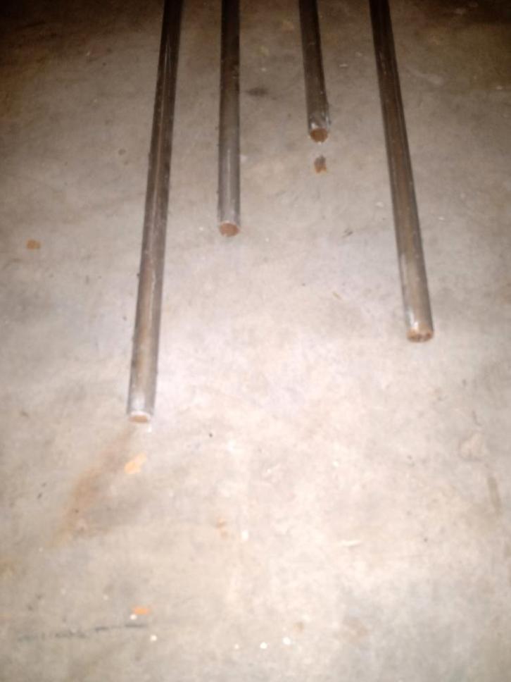 11x ijzeren gasbuis 12  en 8 mm lengte 313, 324, 200cm etc, Doe-het-zelf en Verbouw, Metalen, Zo goed als nieuw, IJzer, Ophalen