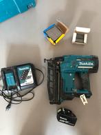 Makita brad tacker 18v with battery, Doe-het-zelf en Verbouw, Gereedschap | Machine-onderdelen en Toebehoren, Ophalen, Gebruikt