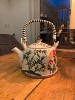 Brocante theepot met vogeldecoratie, Ophalen of Verzenden