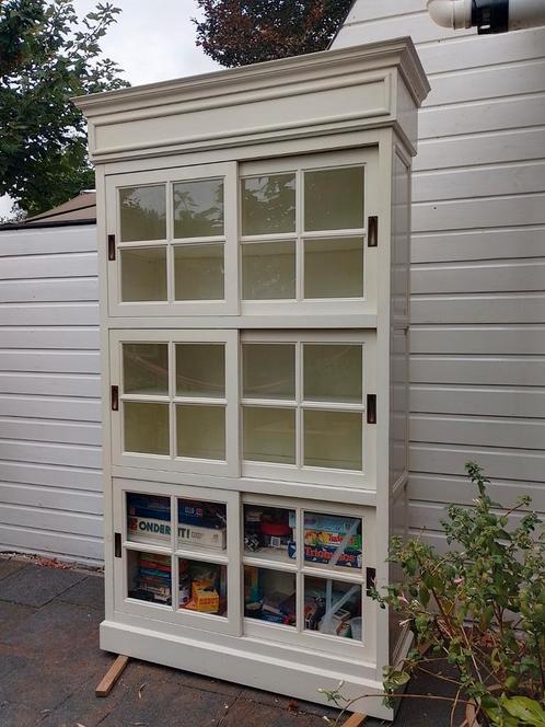 Witte Vitrinekast met Schuifdeuren, Huis en Inrichting, Kasten | Vitrinekasten, Gebruikt, 200 cm of meer, 100 tot 150 cm, 25 tot 50 cm