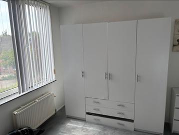 Kledingkast wit