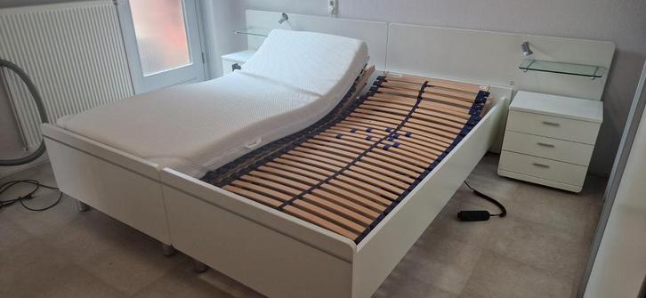 Elektrisch verstelbaar bed + matras & nachtkastjes, Huis en Inrichting, Slaapkamer | Bedden, Zo goed als nieuw, Tweepersoons, Overige maten