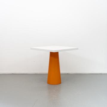 2 Moooi Design Container Table 70x70 cm Oranje beschikbaar voor biedingen