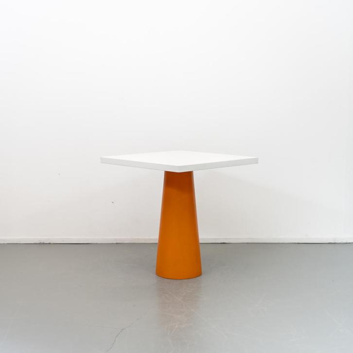 2 Moooi Design Container Table 70x70 cm Oranje, Huis en Inrichting, Tafels | Eettafels, Zo goed als nieuw, 50 tot 100 cm, 50 tot 100 cm
