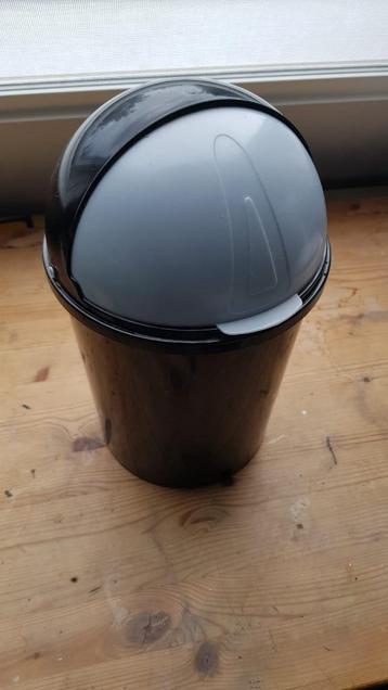 Prullebakje (zwart) beschikbaar voor biedingen