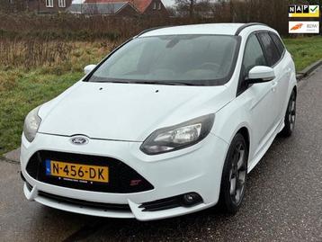 Ford Focus Wagon 2.0 EcoBoost ST-2 (250 PK!) ECC Audio/CD Na beschikbaar voor biedingen