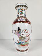 Vaas twee schoonheden, porselein, China, 2e helft 20e eeuw, Antiek en Kunst, Ophalen of Verzenden