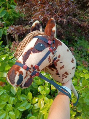 Hobbyhorse bruin gevlekt beschikbaar voor biedingen