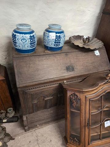 2 oosterse potten. €135..22 cm hoog  beschikbaar voor biedingen