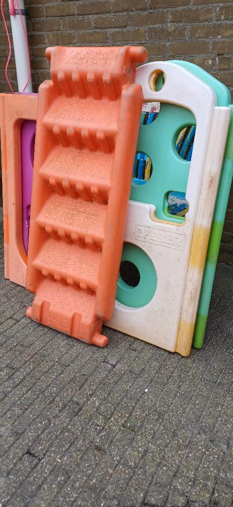 Uitdagend FEBER speeltoestel met trap of glijbaan, Kinderen en Baby's, Speelgoed | Buiten | Speeltoestellen, Gebruikt, Glijbaan