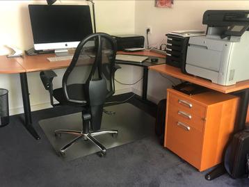 Bureau (office set IKEA) met bijpassende kasten