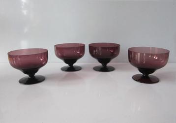 Set à 4 oude paarse cocktailglaasjes/ coupes van 6,8 cm hoog