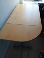 IKEA bureau met stevig onderstel, Huis en Inrichting, Bureaus, Ophalen, Zo goed als nieuw