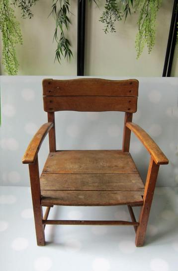 Antiek stoeltje voor peuters en kleuters, zithoogte 20 cm beschikbaar voor biedingen