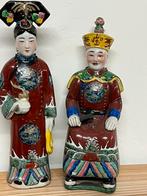 Twee Chinese poppen van aardewerk, Ophalen