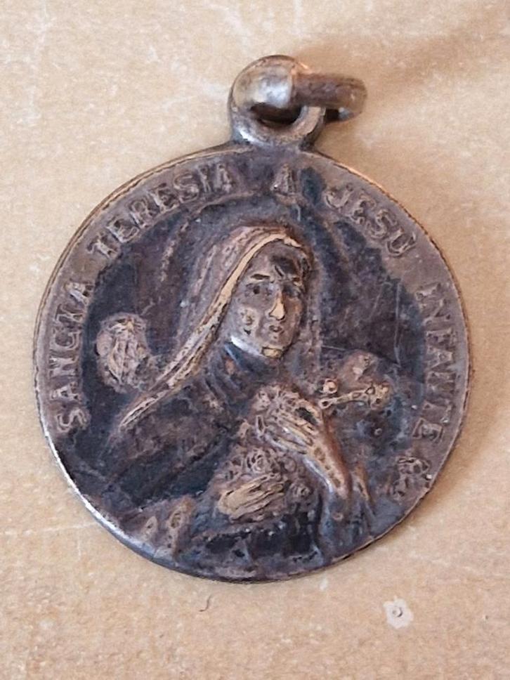 Antieke Zilveren Medaille Heilige Theresia van Lisieux, Antiek en Kunst, Antiek | Religie, Ophalen of Verzenden