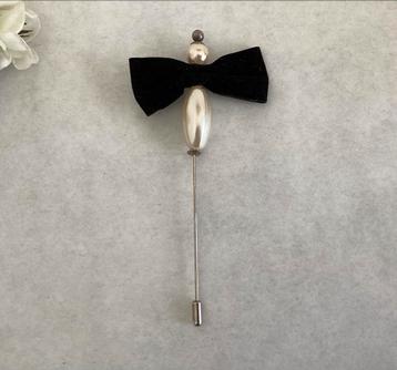 Hoedenspeld zilverkleurig met eindstopje ~ 12,5 cm lang beschikbaar voor biedingen