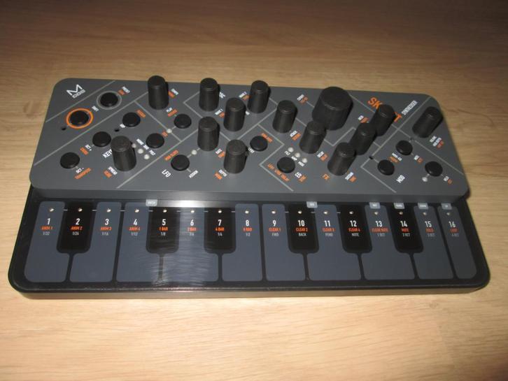 Modal Electronics Skulpt 4-Voice Analog Synthesizer  - Black, Muziek en Instrumenten, Synthesizers, Zo goed als nieuw, Overige aantallen