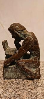 BRONZEN SCULPTUUR DENKENDE / LEZENDE MAN  12 CM HOOG 1550 GR, Antiek en Kunst, Ophalen of Verzenden
