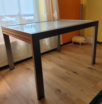 Uitschuifbare glazen eettafel 