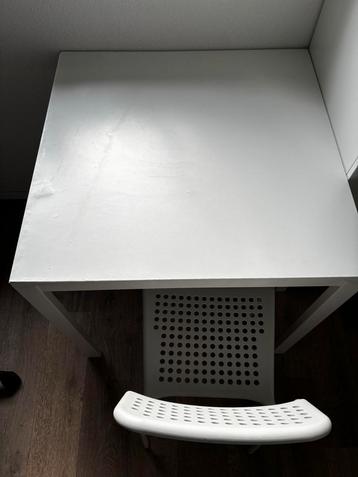 Eettafel inclusief 2 stoelen