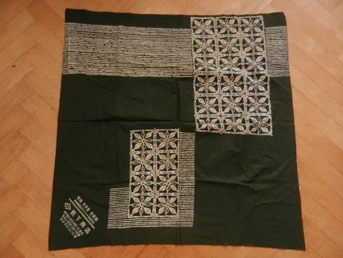 Batik doek / kleed gestreept en floraal, Chinees merk 92x92, Antiek en Kunst, Antiek | Kleden en Textiel, Ophalen of Verzenden