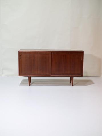 Poul Hundevad dressoir met lades Deens vintage kast beschikbaar voor biedingen