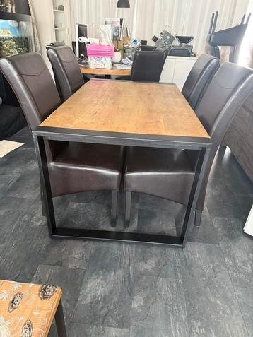 Tafel mangohout met 6 stoelen beschikbaar voor biedingen