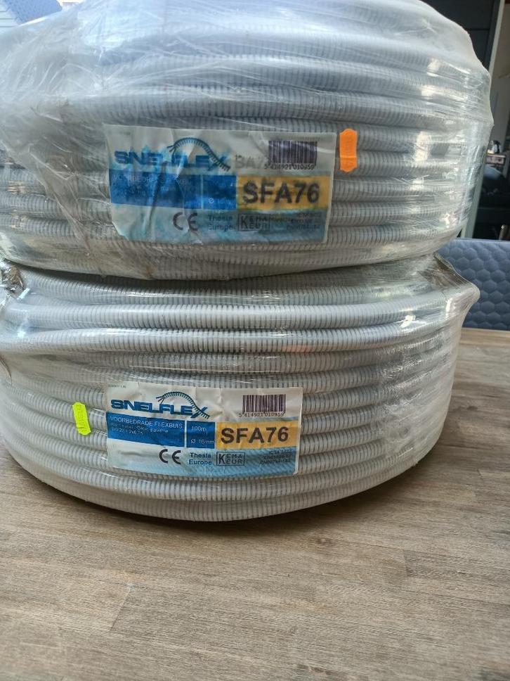 Flexibele buis voorbedraad met signaal alarmkabel, Doe-het-zelf en Verbouw, Elektra en Kabels, Nieuw, Kabel of Snoer, Ophalen