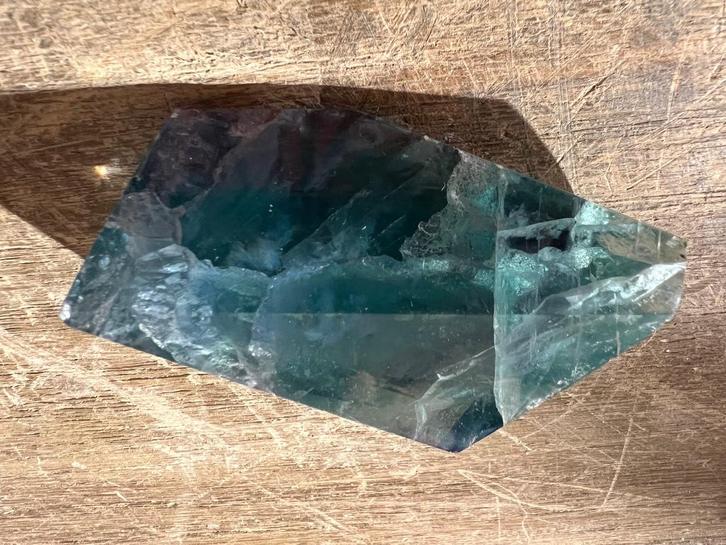 Fluoriet prachtig groen van kleur en mooi doorzichtig,, Verzamelen, Mineralen en Fossielen, Mineraal, Ophalen of Verzenden