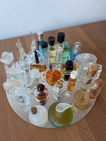Set van 28 mooie miniatuur parfumflesjes  beschikbaar voor biedingen
