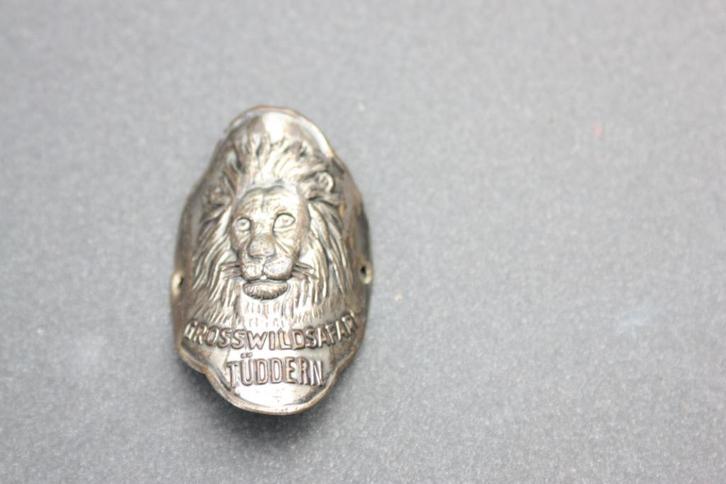 Mooi oud wandelstokplaatje Löwensafari Tüddern met leeuw, Verzamelen, Overige Verzamelen, Zo goed als nieuw, Ophalen of Verzenden