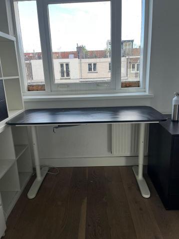 IKEA Bekant Bureau Zwart 140x60 - In Hoogte Verstelbaar - afbeelding 2