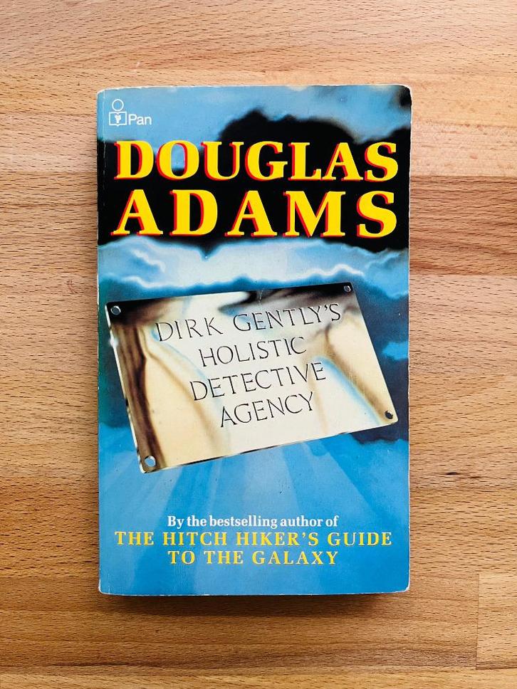 Dirk Gently's Holistic Detective Agency roman, Boeken, Detectives, Gelezen, Ophalen of Verzenden