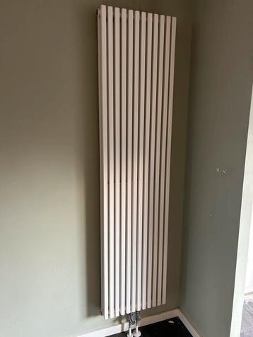 Dubbele design radiator, wit beschikbaar voor biedingen