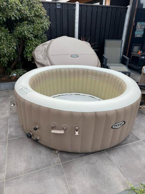 Mooie rond Jacuzzi Intex met toebehoren, Tuin en Terras, Bubbelbaden en Hottubs, Gebruikt, Opblaasbaar, Afdekzeil, Grondzeil, Filter