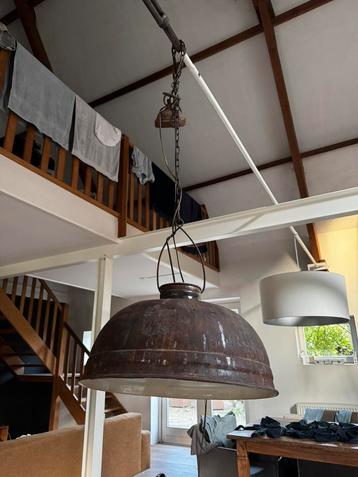 Antieke lamp beschikbaar voor biedingen