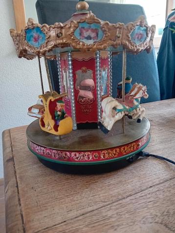 Oude Kerst Carrousel beschikbaar voor biedingen