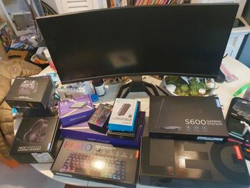 Gaming Set: Monitor, Toetsenbord, Headset & Meer! beschikbaar voor biedingen