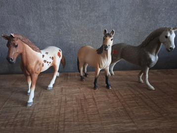 schleich paarden iets beschadigd  beschikbaar voor biedingen