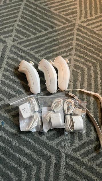 Nintendo wii draadloze nunchucks (3x) beschikbaar voor biedingen
