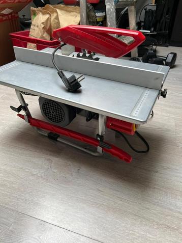 Zaagtafel beschikbaar voor biedingen