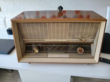Antieke Radio beschikbaar voor biedingen