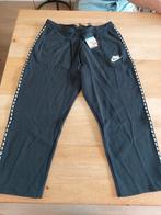 2x NIEUWE Nike broek. M en L. Zwart. Lengte 3/4., Kleding | Dames, Nike, Ophalen of Verzenden, Nieuw, Zwart
