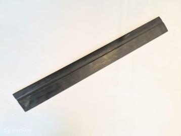 Sierlijst deur rechtsachter onder Volvo 240 86- 1312780 beschikbaar voor biedingen